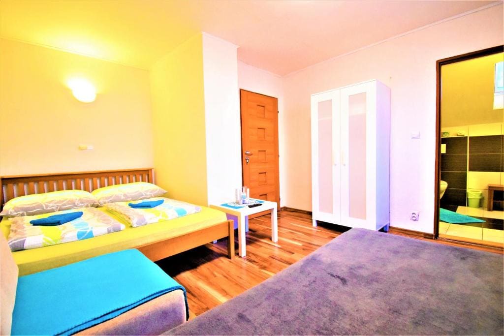 Family Room with Private Bathroom room - Image 1