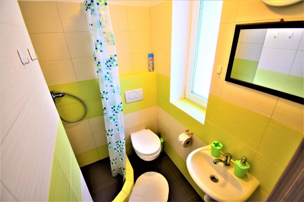 Quadruple Room with Private Bathroom room - Image 2