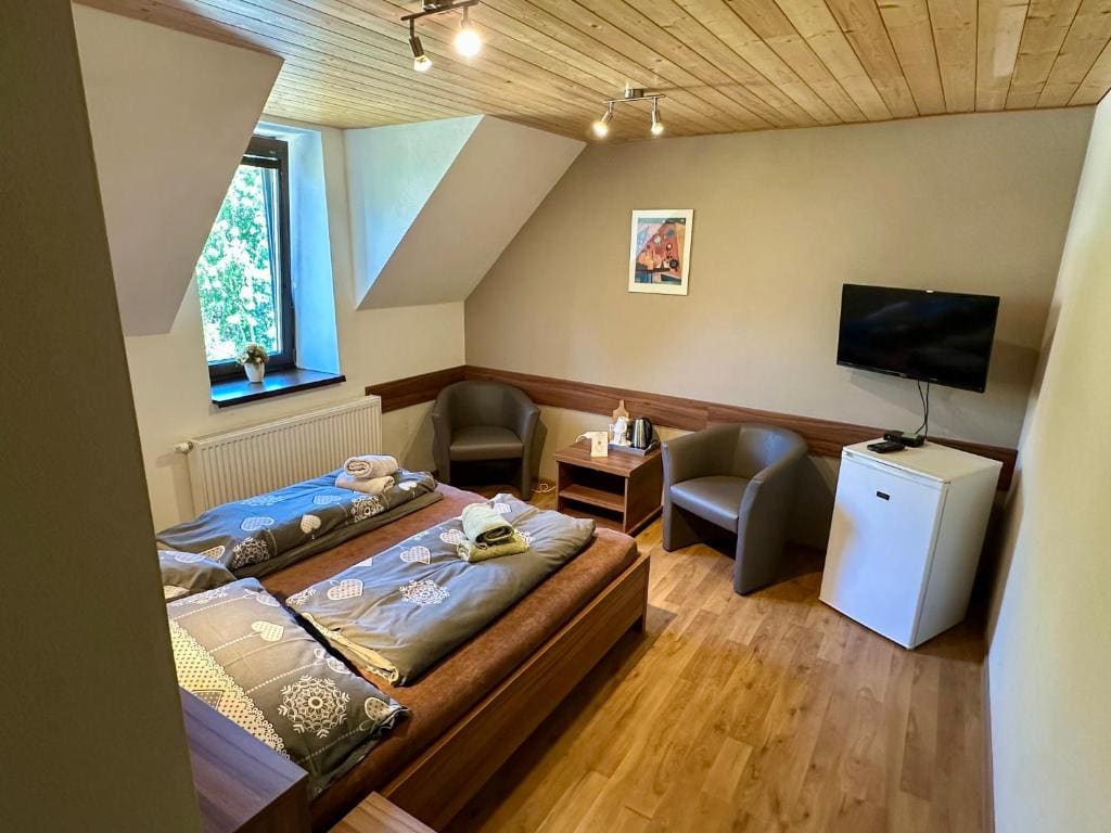 Economy Double Room room - Image 3