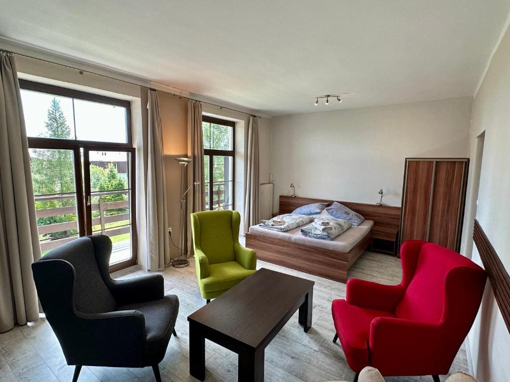Two-Bedroom Apartment with Mountain View room - Image 2