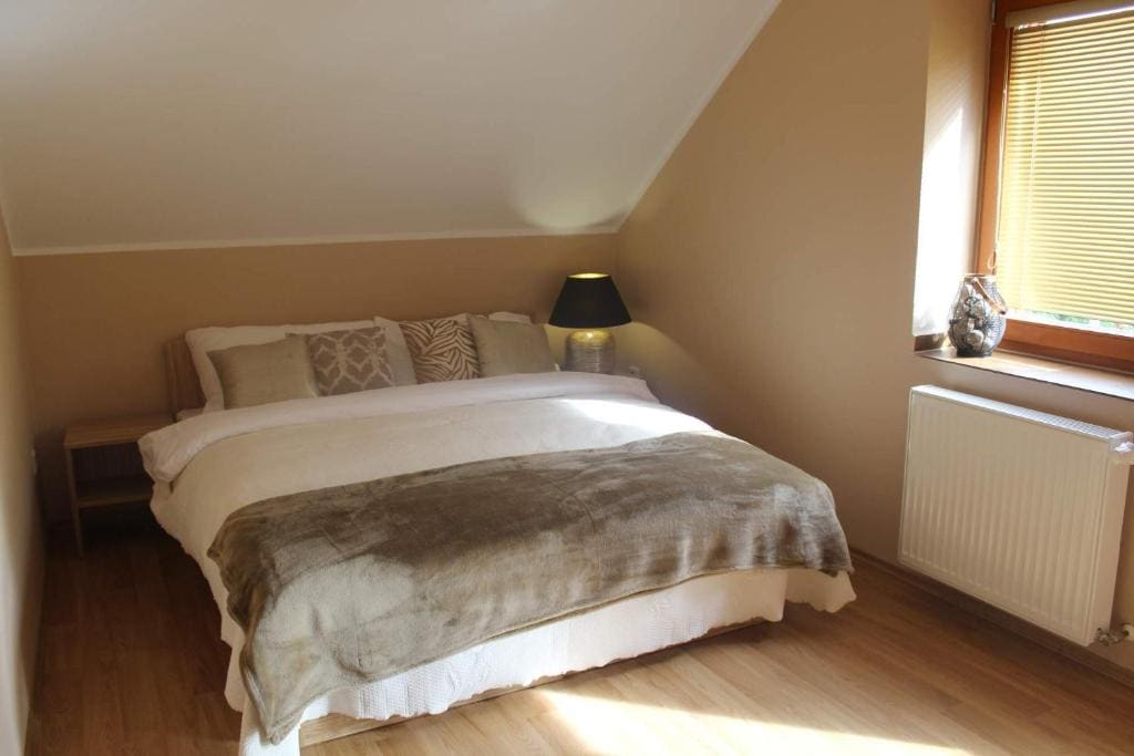 Family Room room - Image 3