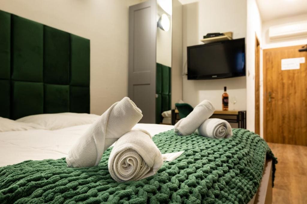 Double Room with Private Bathroom room - Image 3