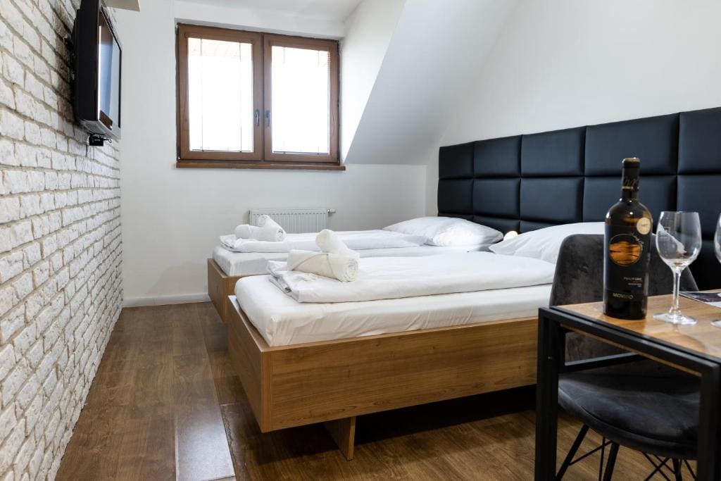 Standard Twin Room room - Image 1