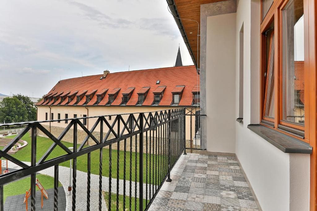 Double Room with Balcony room - Image 2