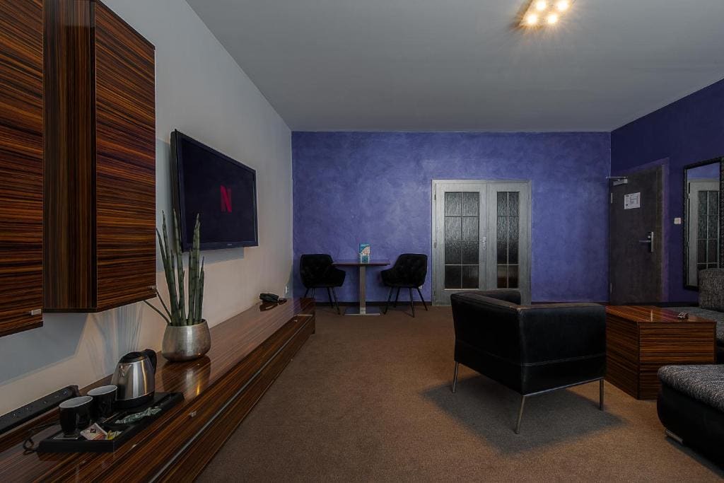One-Bedroom Suite room - Image 3