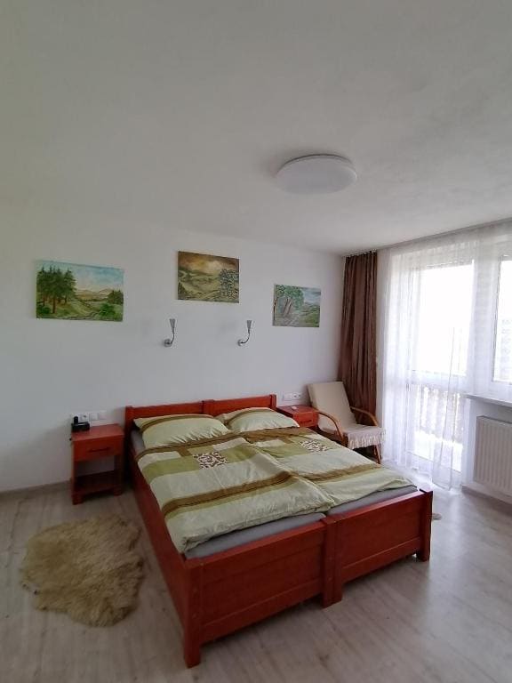 Family Room with Balcony room - Image 2