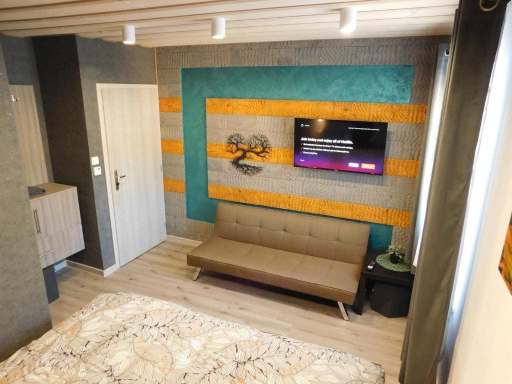 Deluxe Double Room with Balcony room - Image 2
