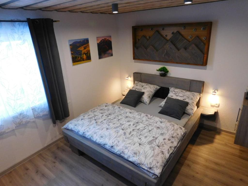 Deluxe Double Room with Balcony room - Image 3
