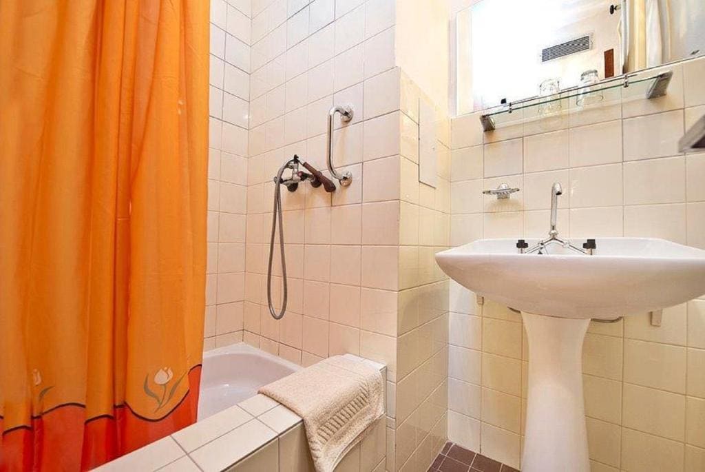 Twin Room room - Image 1