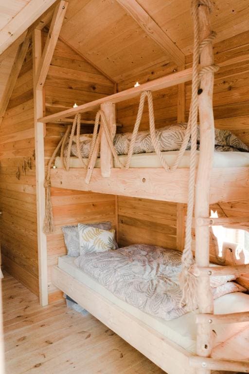 Treehouse room - Image 1