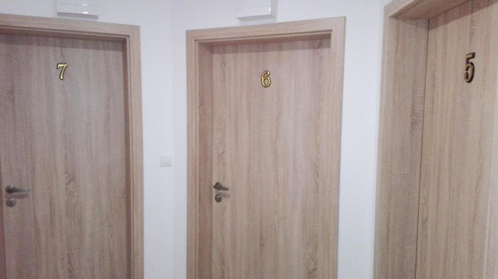Double Room with Twin beds and Private Bathroom room - Image 2
