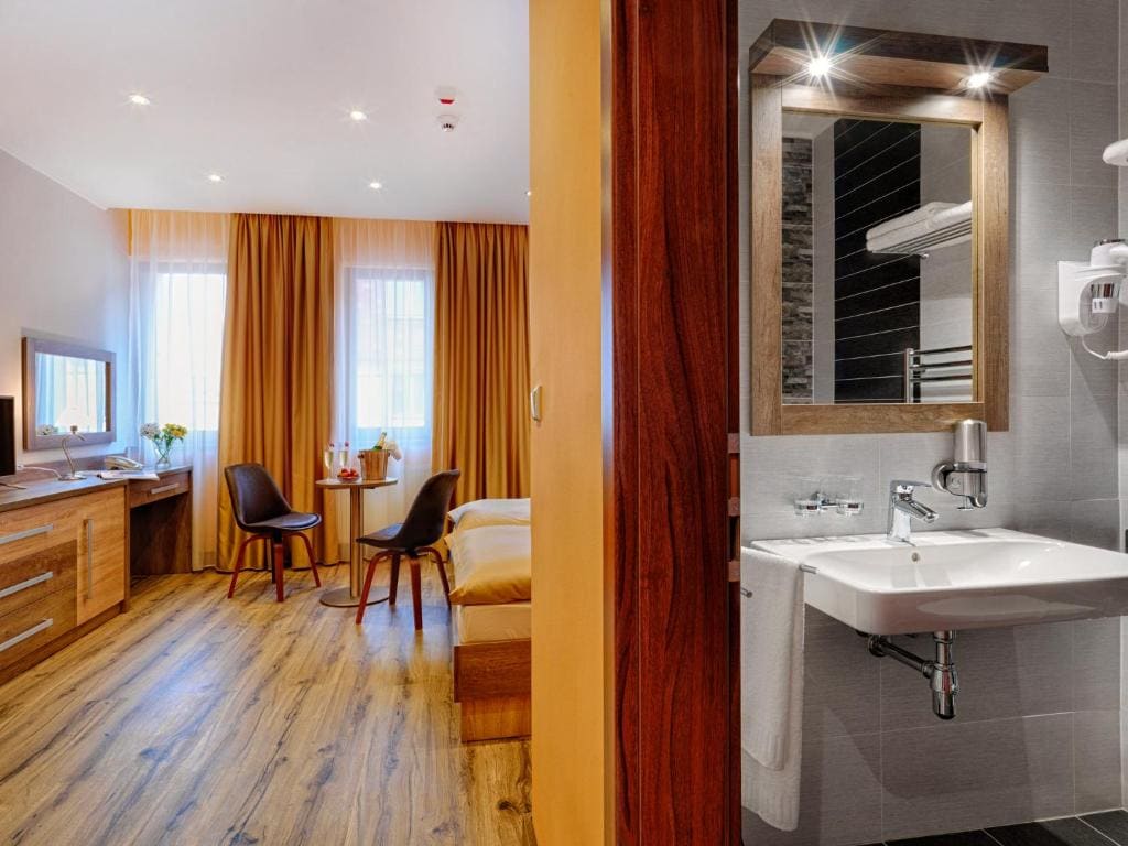 Superior Double Room room - Image 2