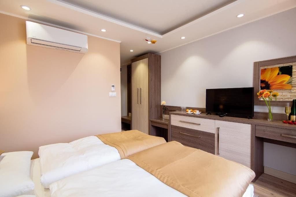 Standard Double or Twin Room room - Image 2