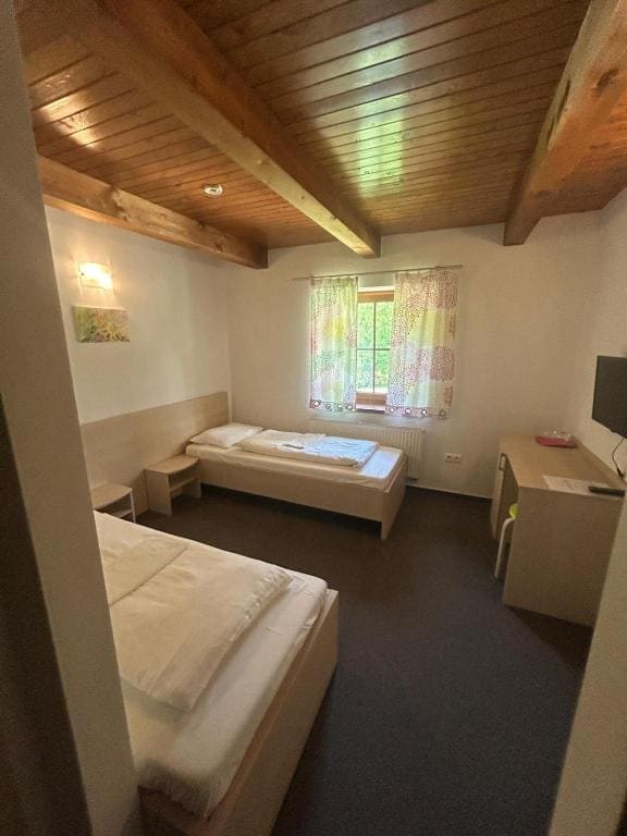 Standard Twin Room room - Image 2