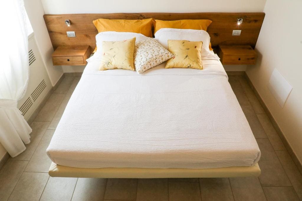 Double Room with Garden View room - Image 2