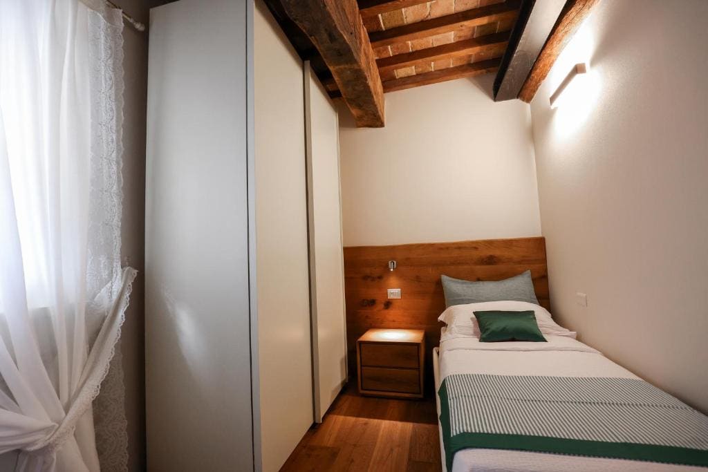 Deluxe Triple Room with Sea View room - Image 3