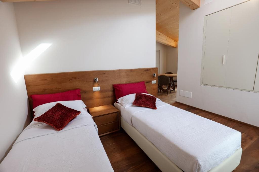 Deluxe Quadruple Room room - Image 3