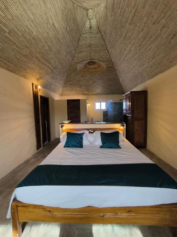 Superior Triple Room room - Image 1