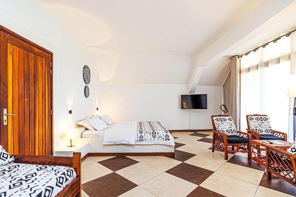 Suite with Garden View room - Image 1