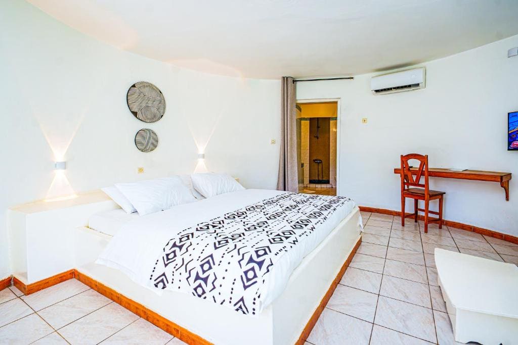 Superior Bungalow room - Image 3