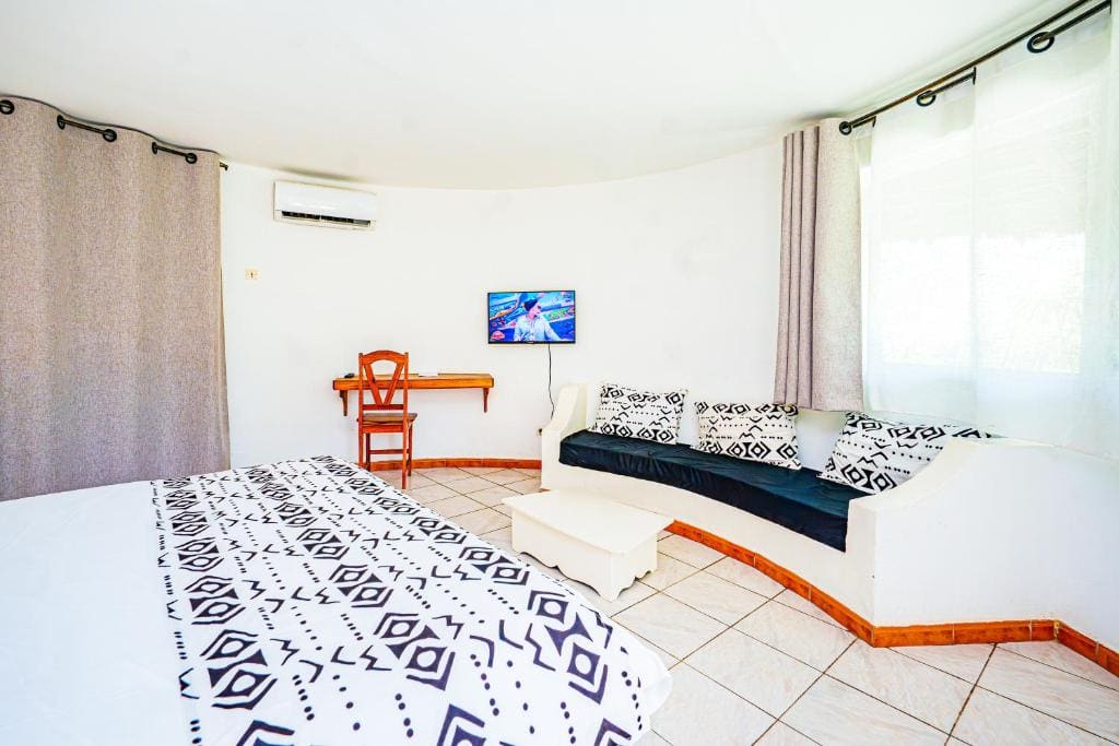 Superior Bungalow room - Image 2