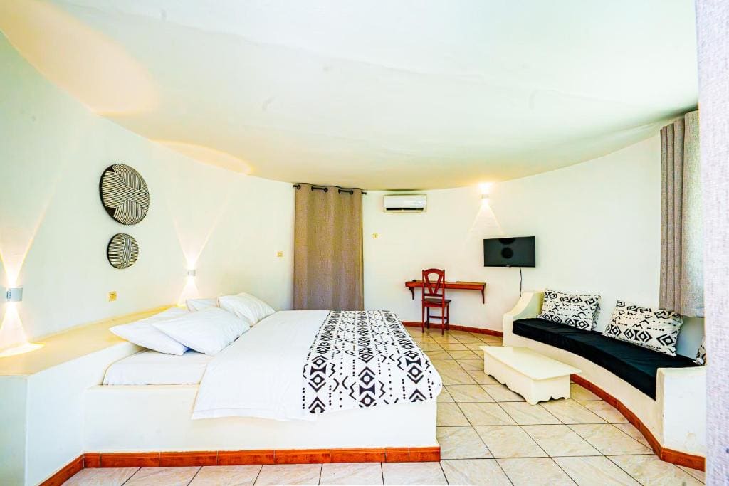 Superior Bungalow room - Image 1