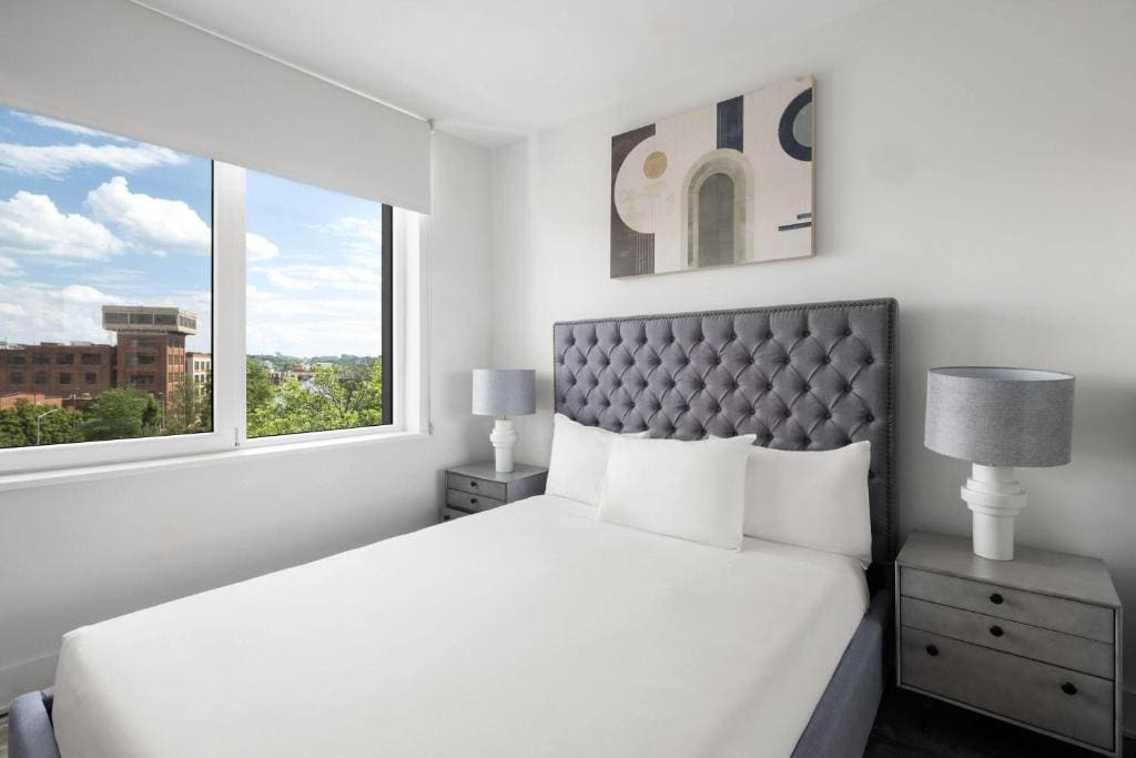 One-Bedroom Deluxe Queen Apartment - Non-Smoking room - Image 1