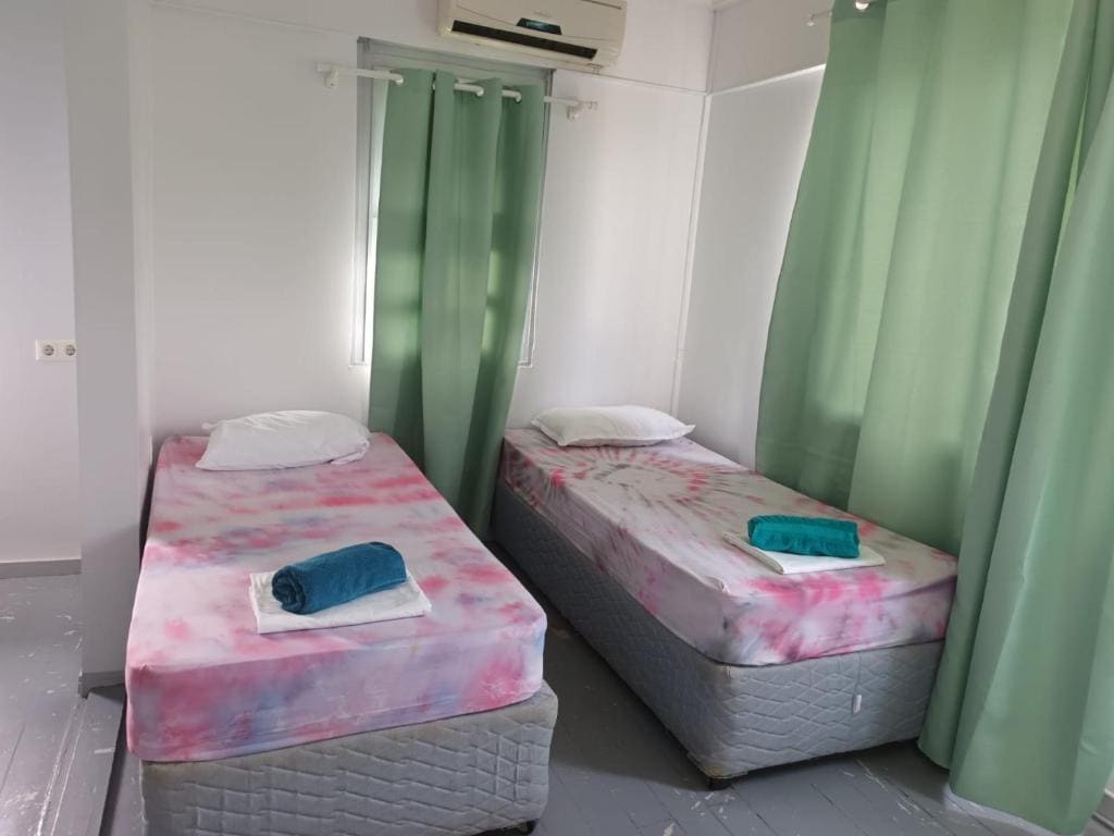 Double Room with Shared Bathroom room - Image 3