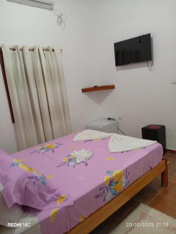 Small Double Room room - Image 2