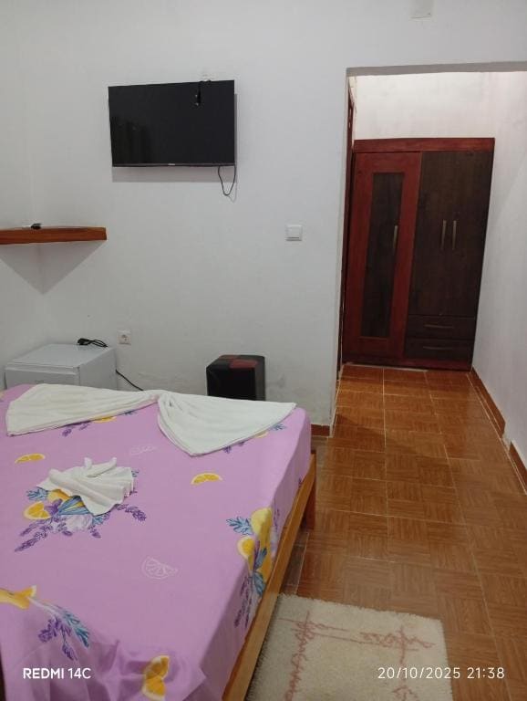 Small Double Room room - Image 1