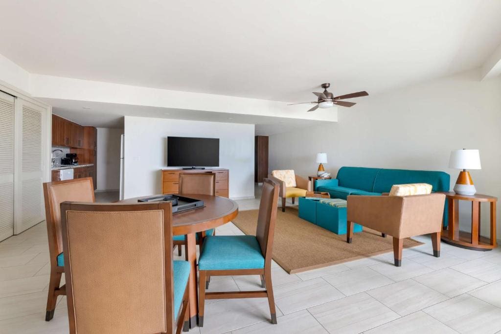 One-Bedroom King Suite with Ocean View room - Image 3