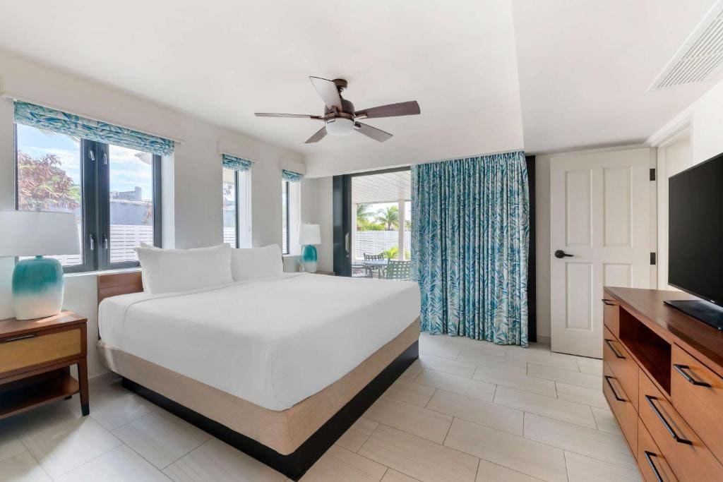 Three-Bedroom King Room with Ocean View room - Image 1