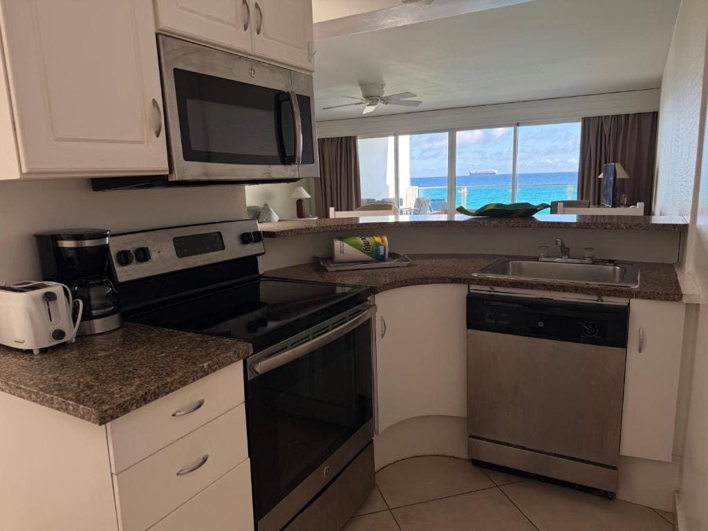 Deluxe King Room with Ocean View room - Image 1