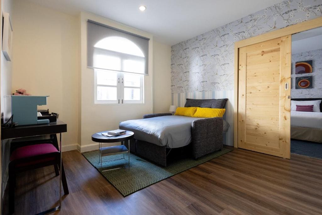 Two-Bedroom Suite with Bathtub room - Image 1
