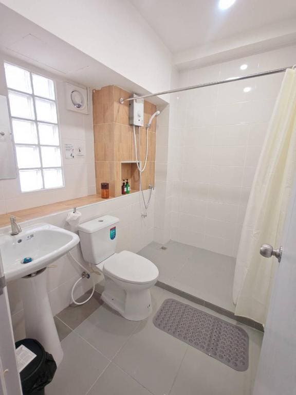 Deluxe Triple Room room - Image 2