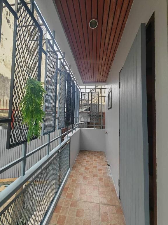 Family Room with Balcony room - Image 2