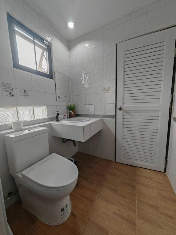 Family Room with Balcony room - Image 3