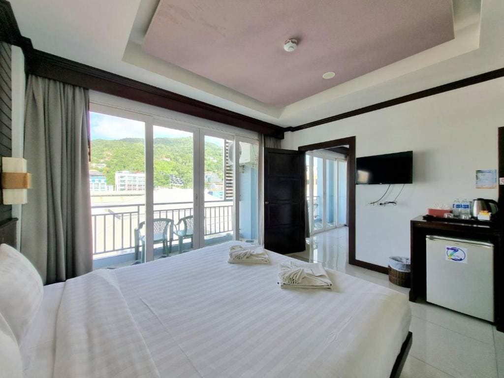 Deluxe Quadruple Room room - Image 1