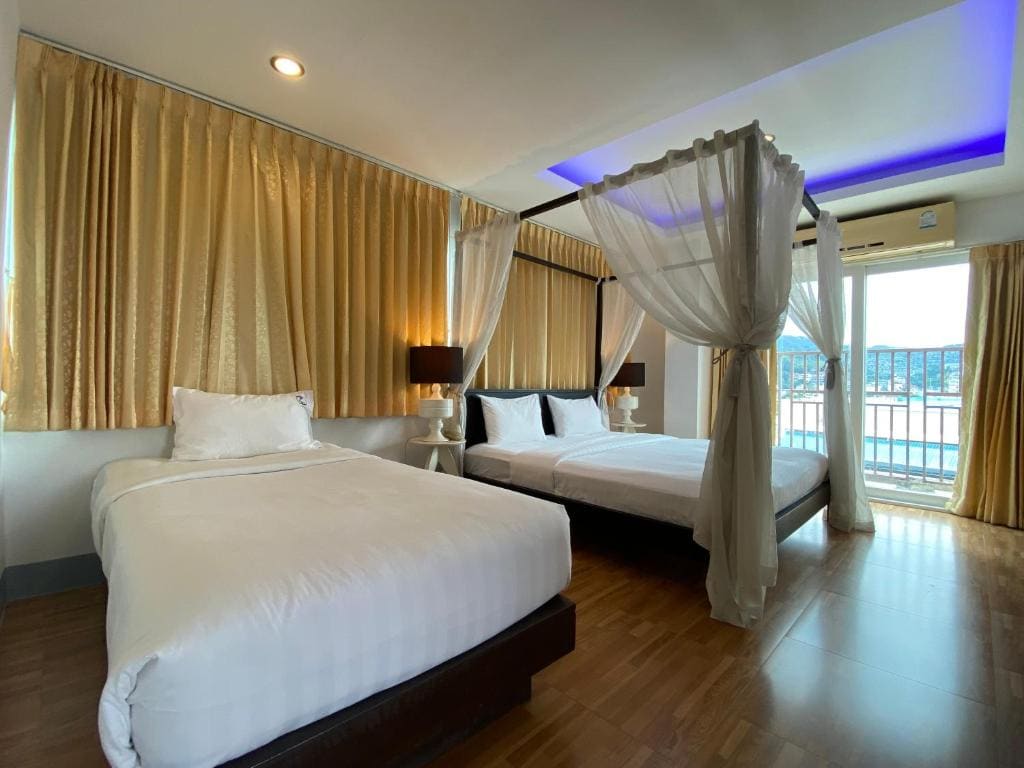 Junior Suite with Pool View room - Image 2