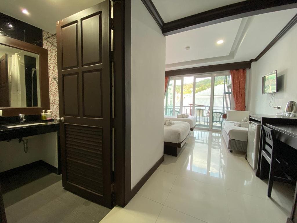 Deluxe Family Room room - Image 3