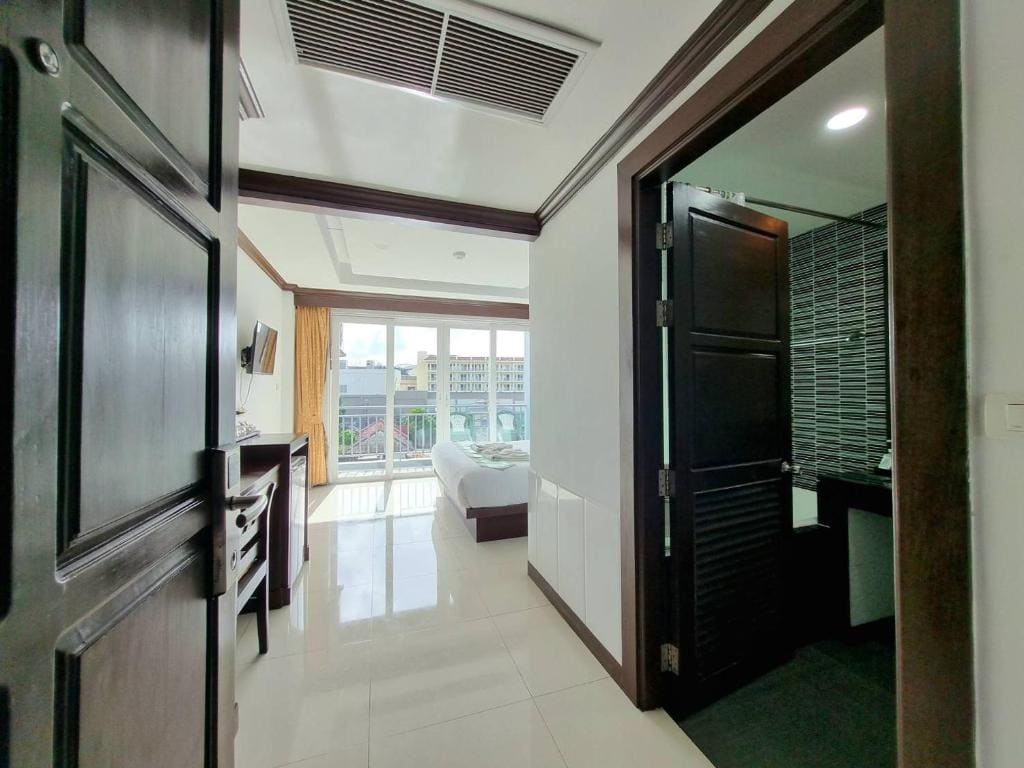 Deluxe King Room room - Image 3