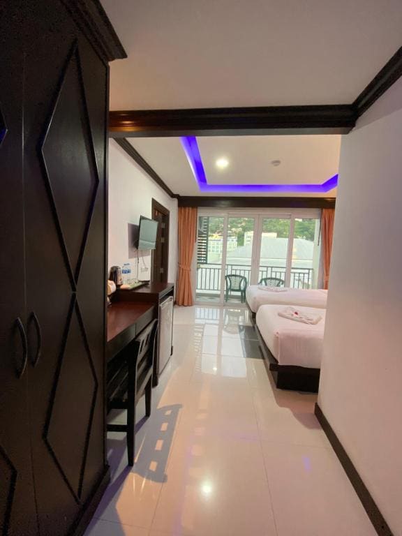 Deluxe Twin Room room - Image 2