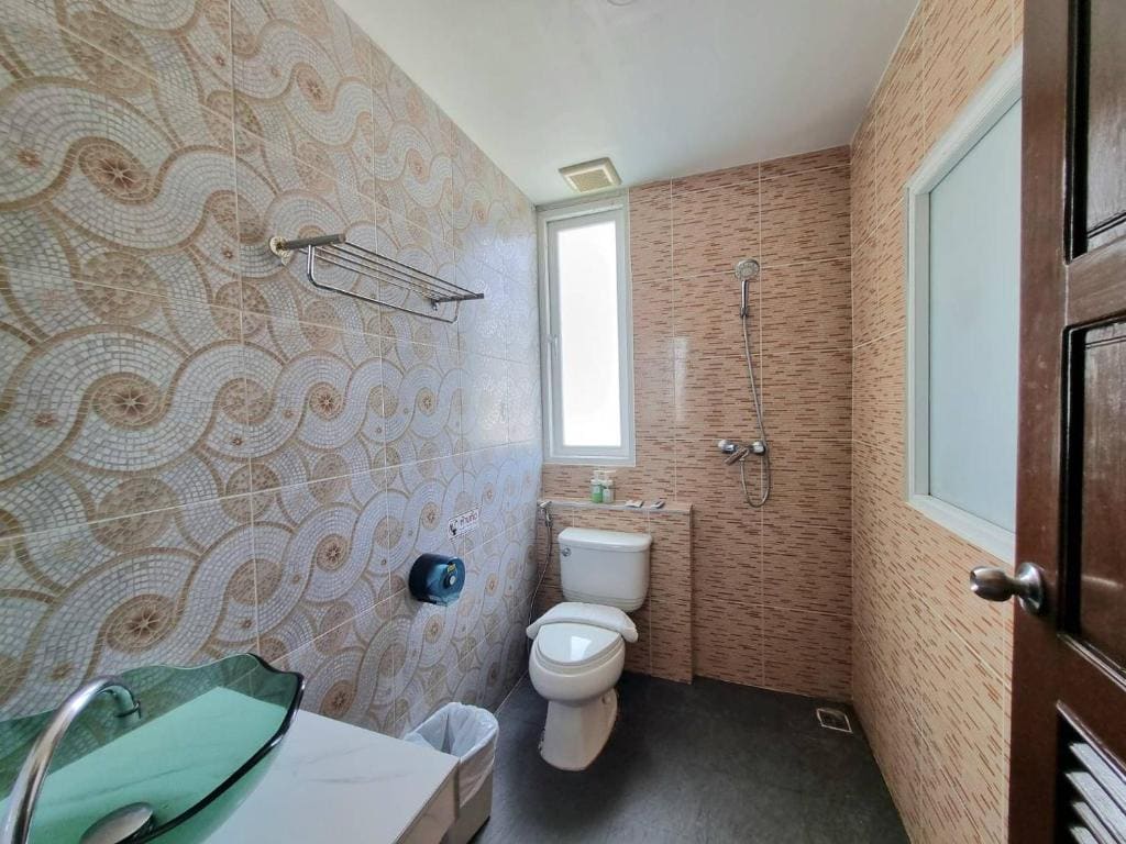Superior Twin Room room - Image 3