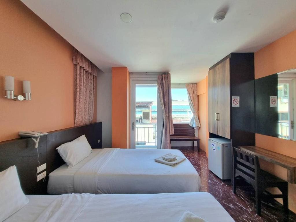 Superior Twin Room room - Image 1