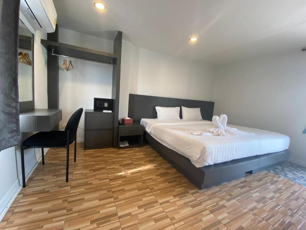King Room with Pool View room - Image 2