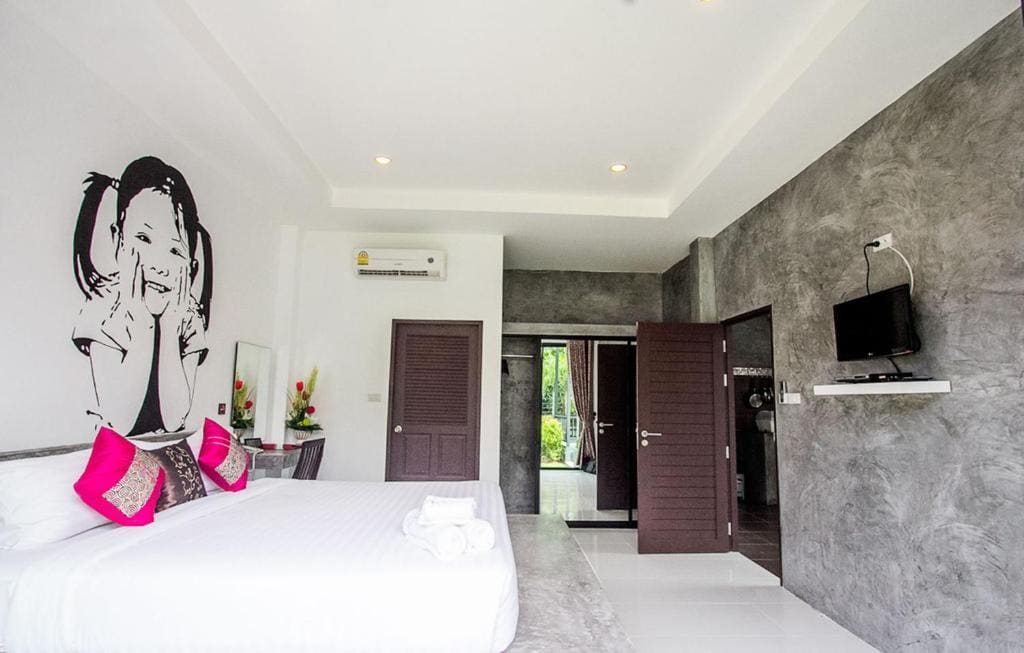 Deluxe Room With Pool Access room - Image 1