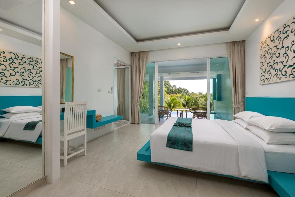 Courtyard View Pool Suite room - Image 2