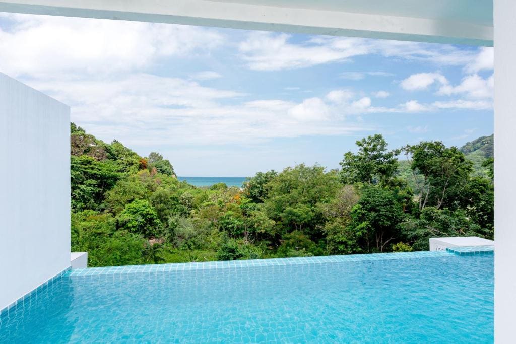 Deluxe Partial Seaview Pool Suite room - Image 3