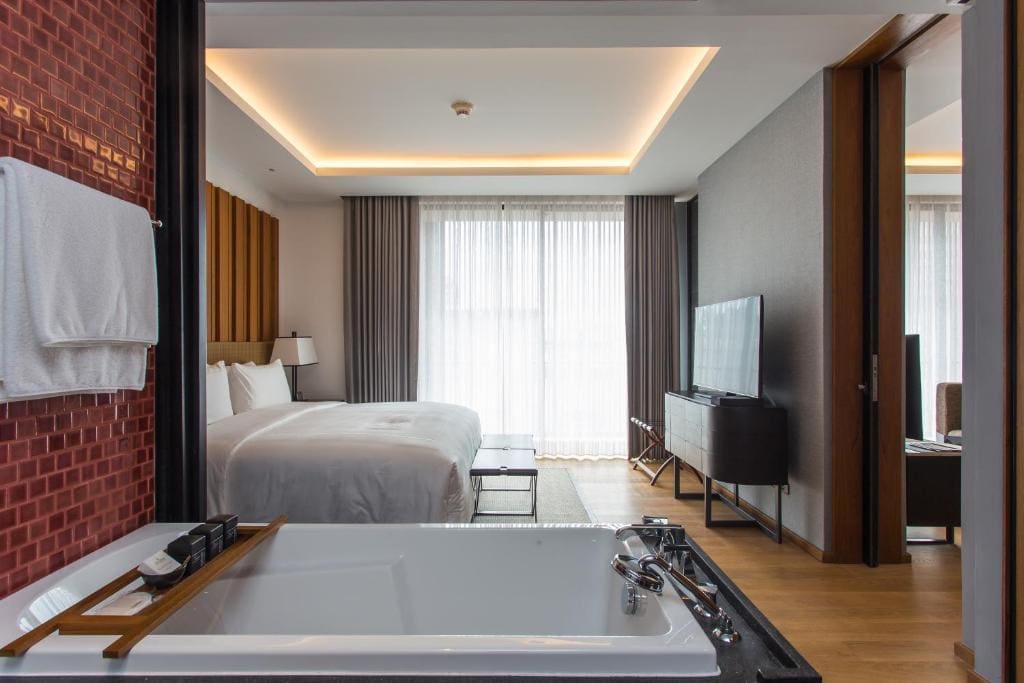 One-Bedroom Suite room - Image 3