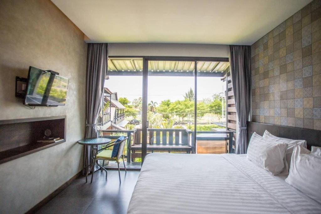 Double Room with Balcony room - Image 2